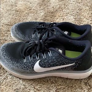 Black nike sneakers